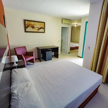 Hotel Jm Jardin De La Reina Гильена Экстерьер фото