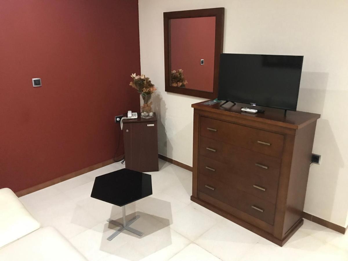 Hotel Jm Jardin De La Reina Гильена Экстерьер фото
