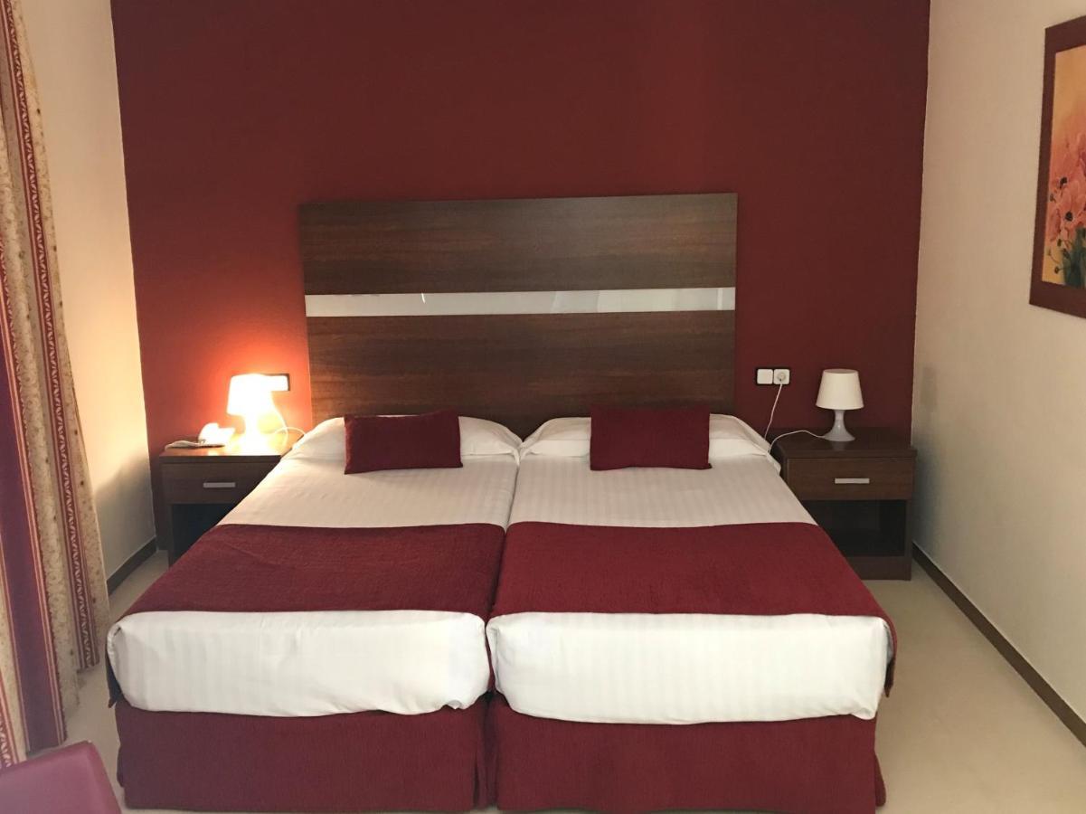 Hotel Jm Jardin De La Reina Гильена Экстерьер фото
