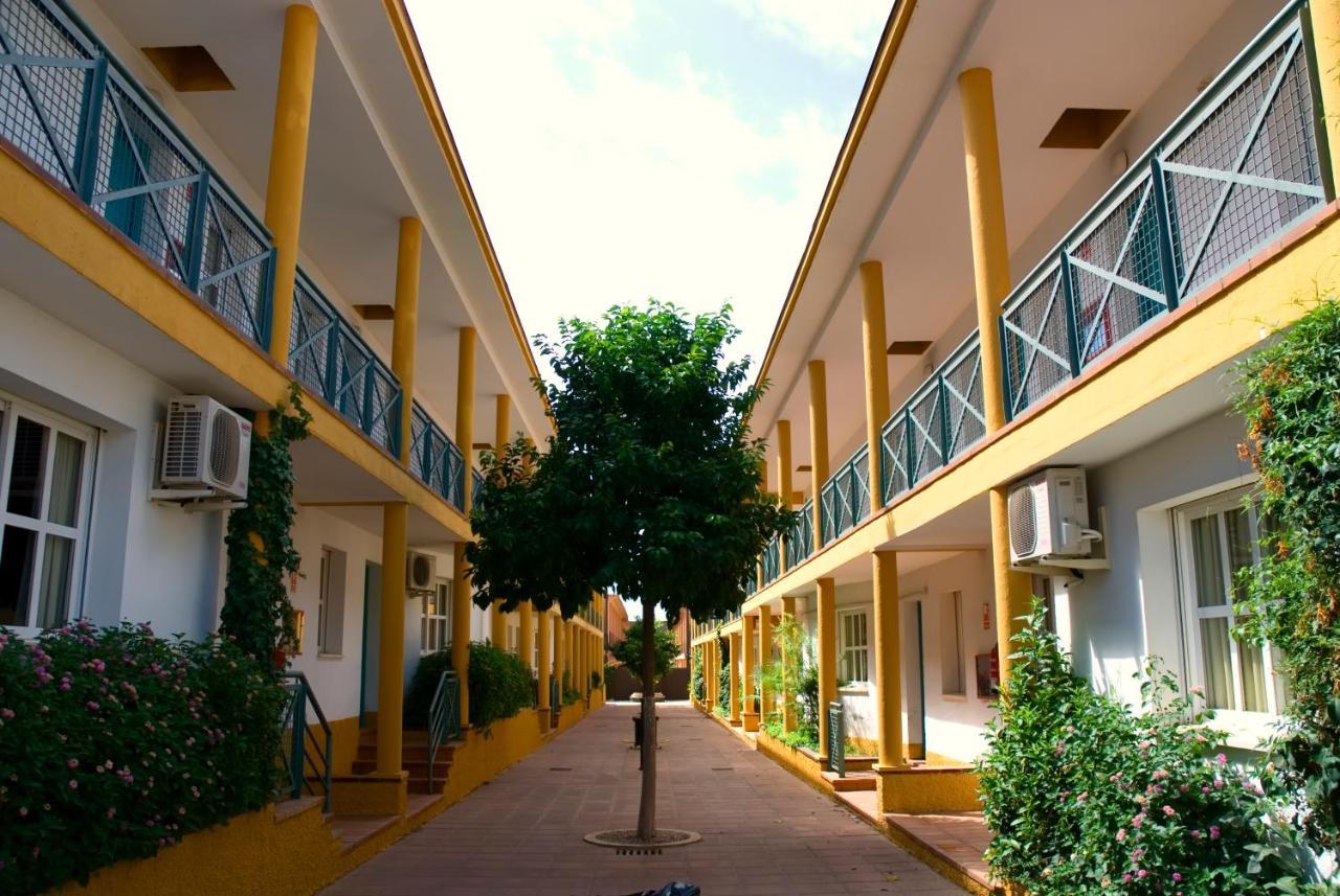Hotel Jm Jardin De La Reina Гильена Экстерьер фото