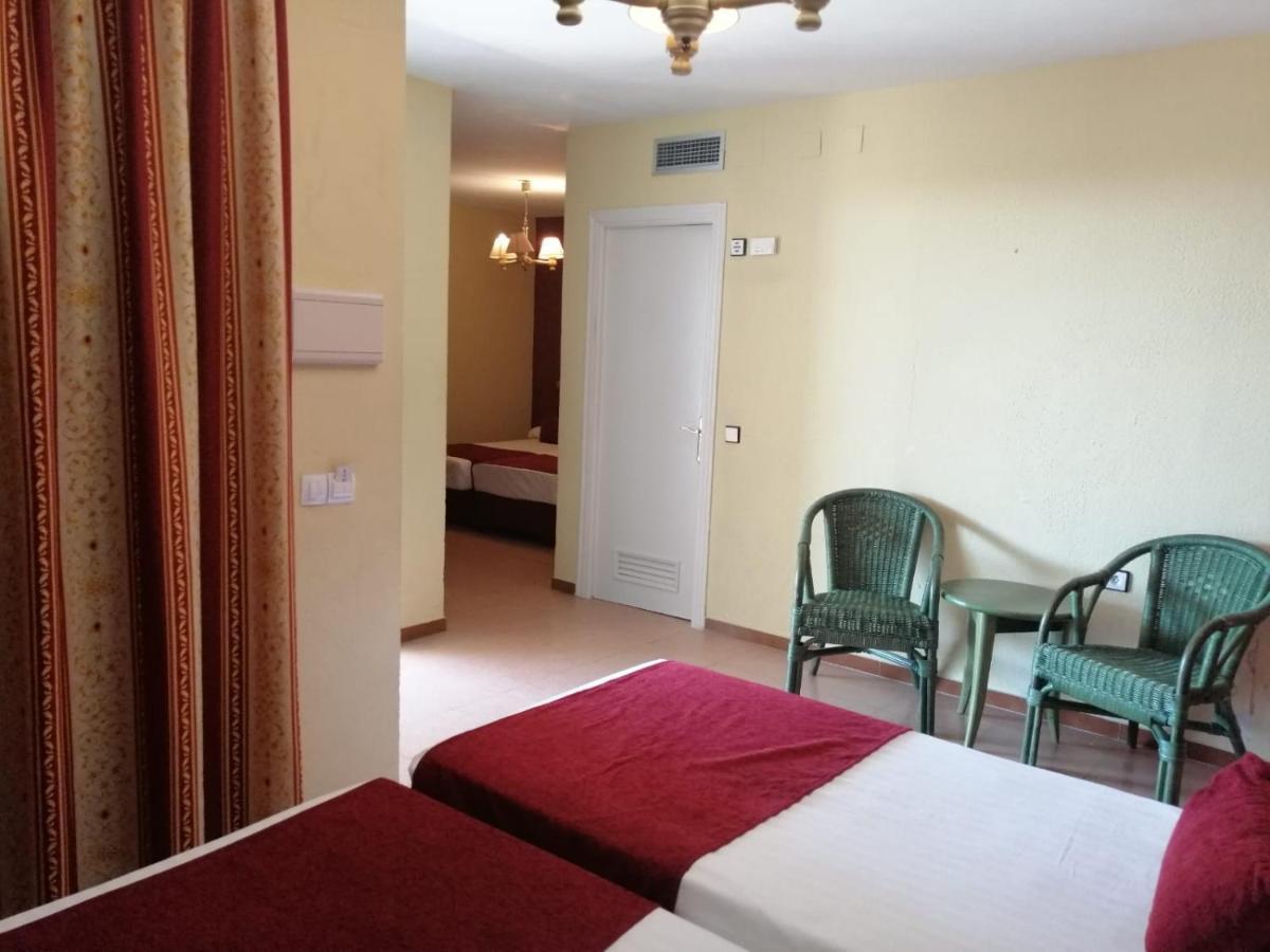 Hotel Jm Jardin De La Reina Гильена Экстерьер фото