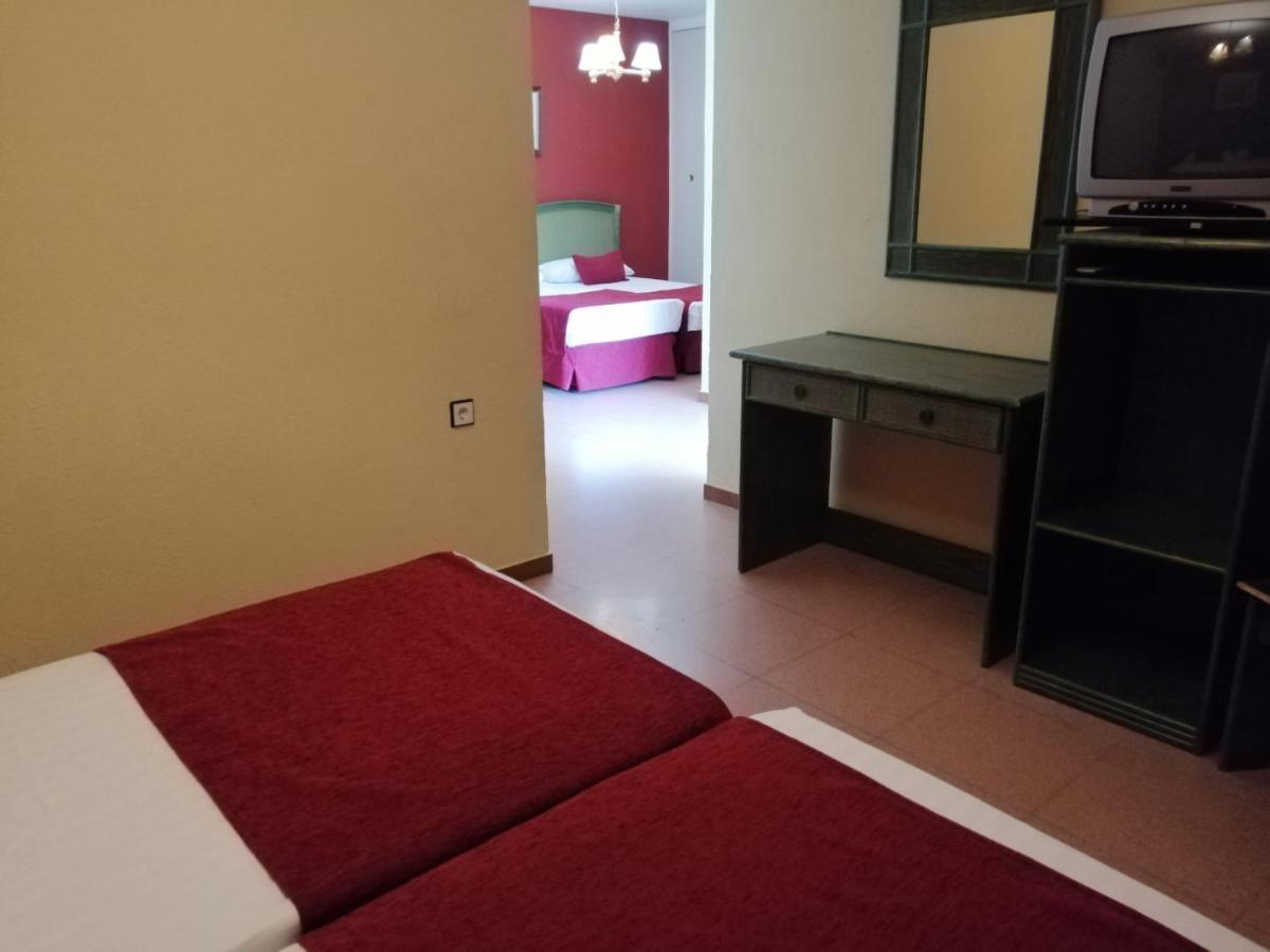 Hotel Jm Jardin De La Reina Гильена Экстерьер фото