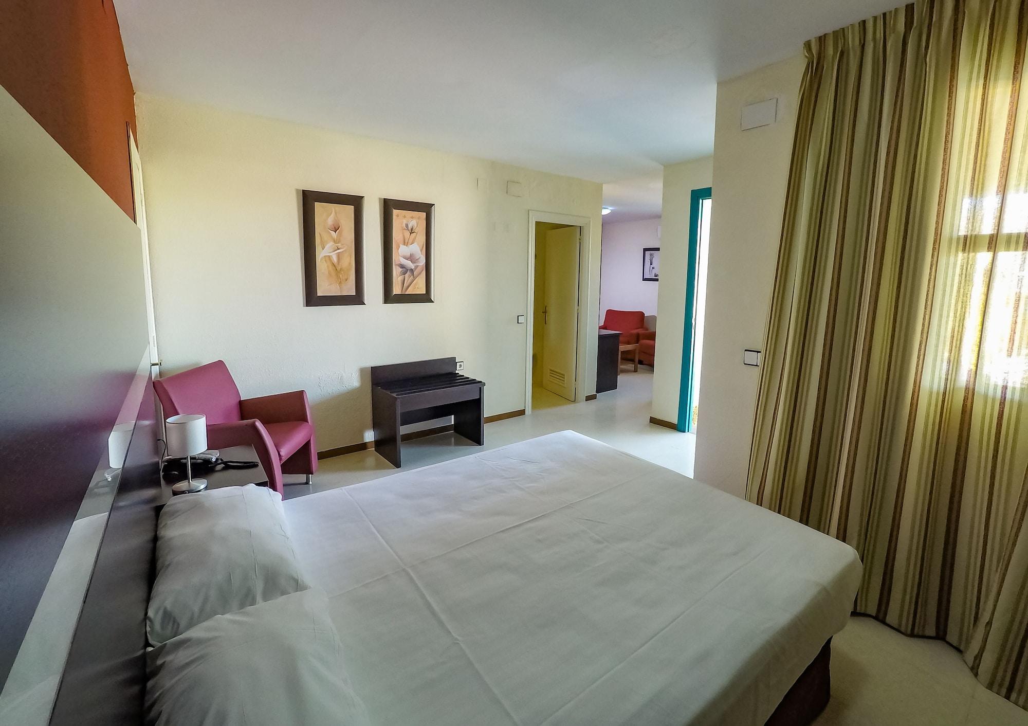 Hotel Jm Jardin De La Reina Гильена Экстерьер фото